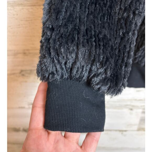 Crown & Ivy Women’s Medium Black Fuzzy Knit Ribbed Crewneck Pullover Sweater NWT - Picture 5 of 6